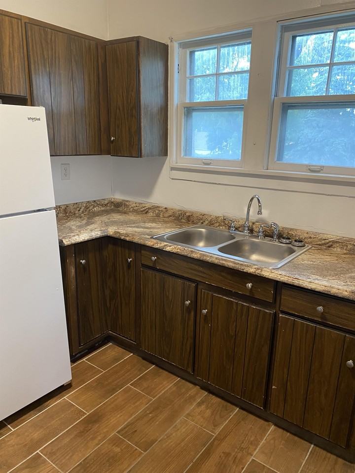 917 E HOWARD ST - Photo 5 of 6