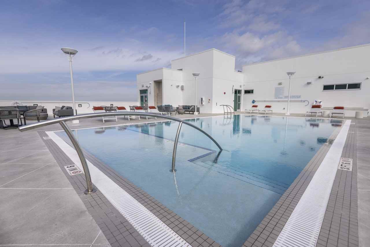 Vantage St. Pete - Photo 2 of 50