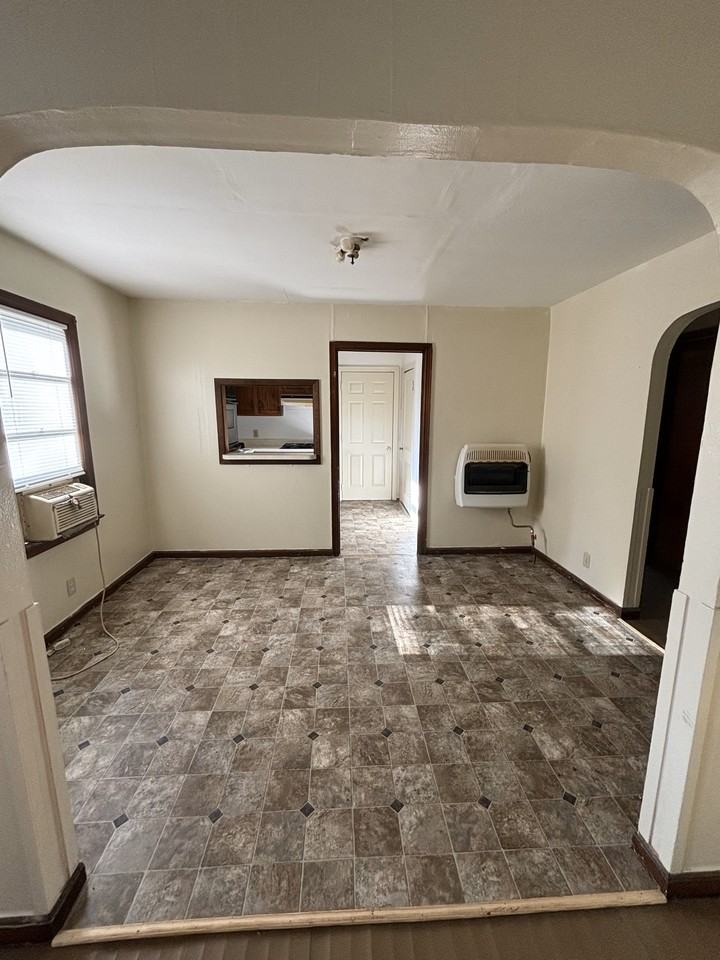 2616 E Logan St - Photo 2 of 16