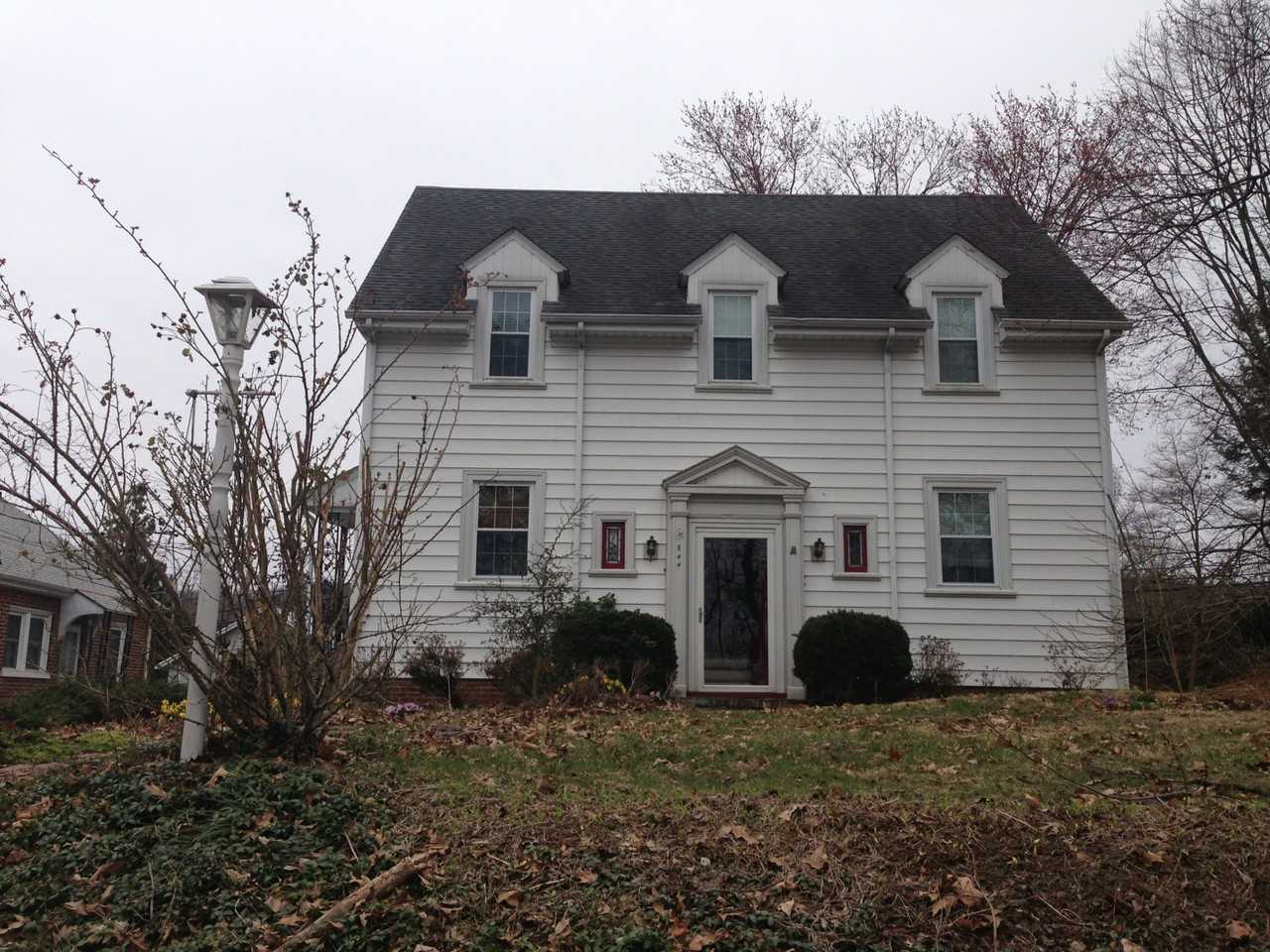 844 Lyndhurst Rd - Photo 3 of 22