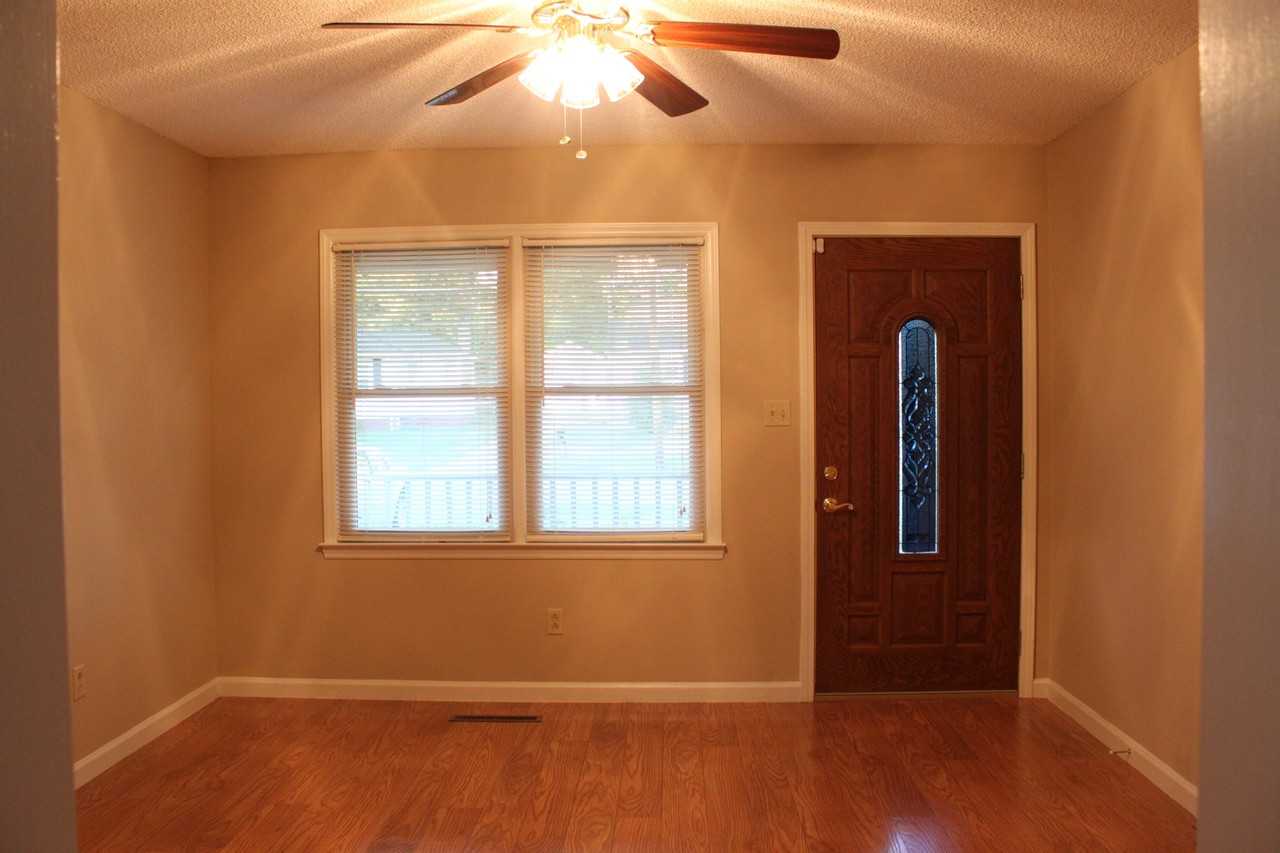 1113 Oakwood Ave - Photo 2 of 9
