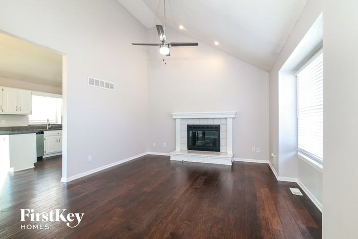 1010 Peggy Dr - Photo 2 of 15