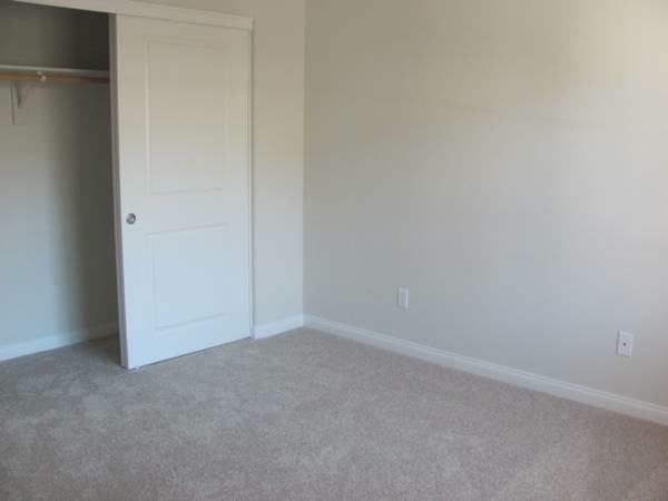 866 Lawrence Dr - Photo 6 of 14
