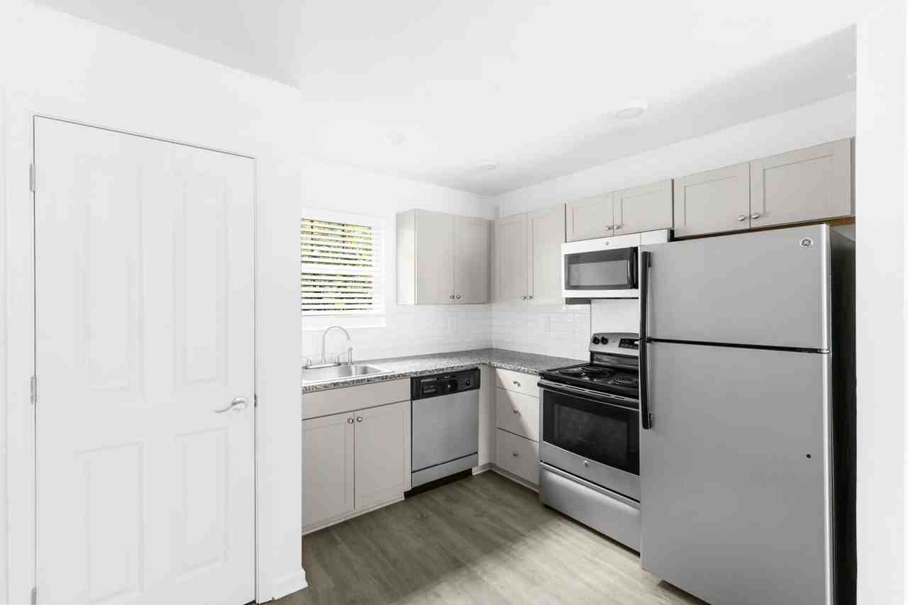 Flats on 15th - Photo 6 of 34