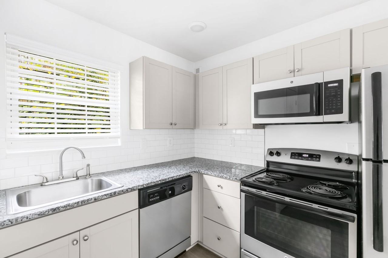 Flats on 15th - Photo 7 of 34