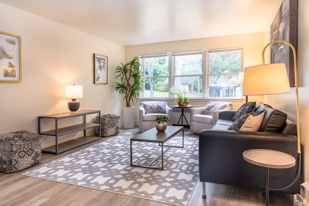 Towneview Apartments - Photo 2 of 19