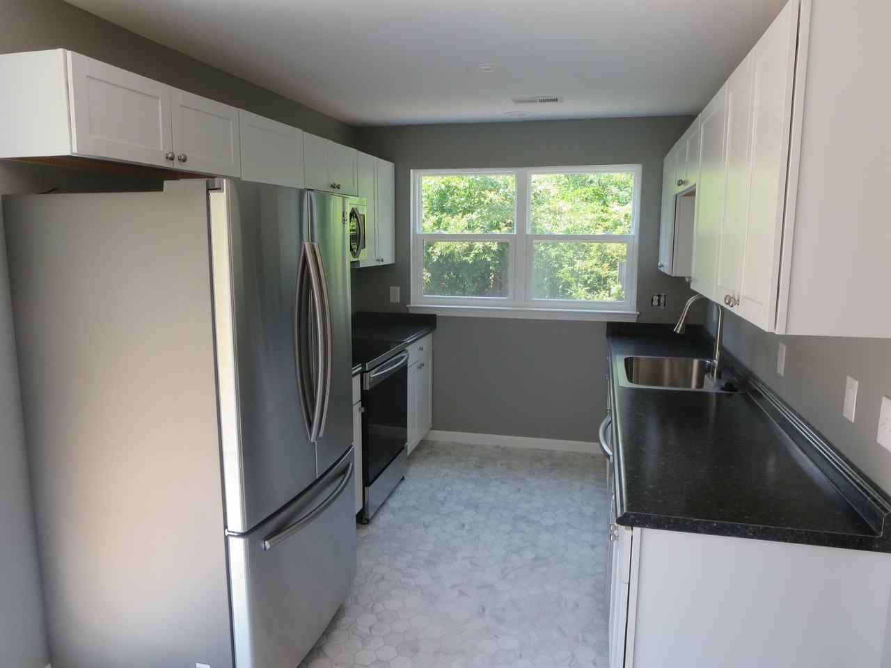 324 2nd St #1 - Photo 4 of 30