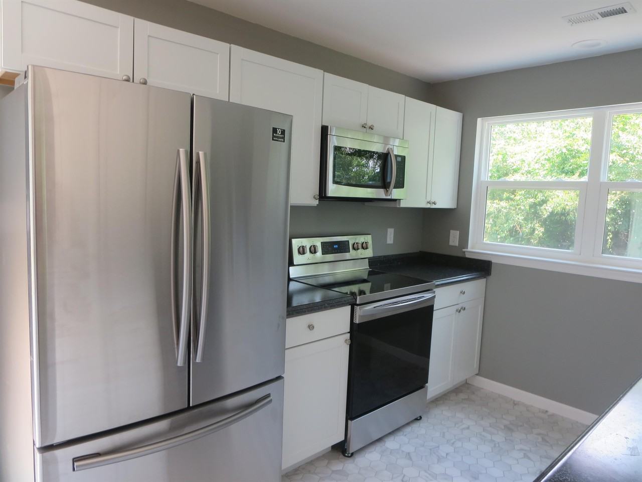324 2nd St #1 - Photo 5 of 30