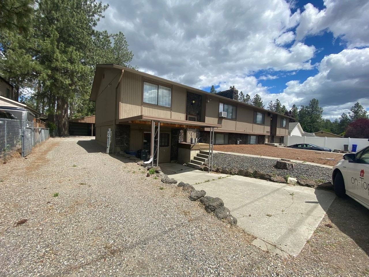 11111 E 32nd Ave. - Duplex - Photo 2 of 19