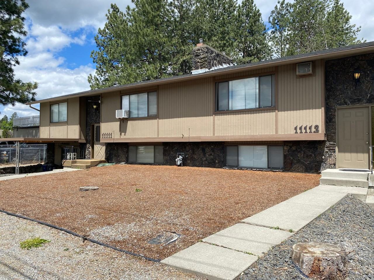 11111 E 32nd Ave. - Duplex - Photo 3 of 19