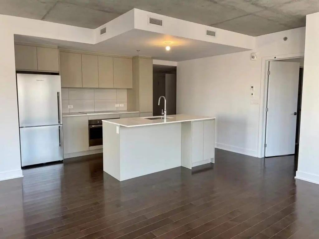 2300 Rue Tupper #701