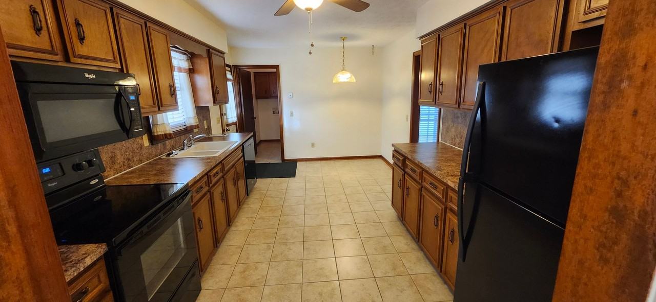 1420 Stanley Dr - Photo 3 of 20