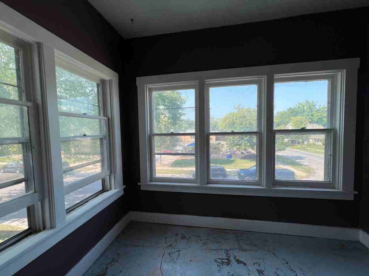 1127 4th Ave North - Photo 2 of 6