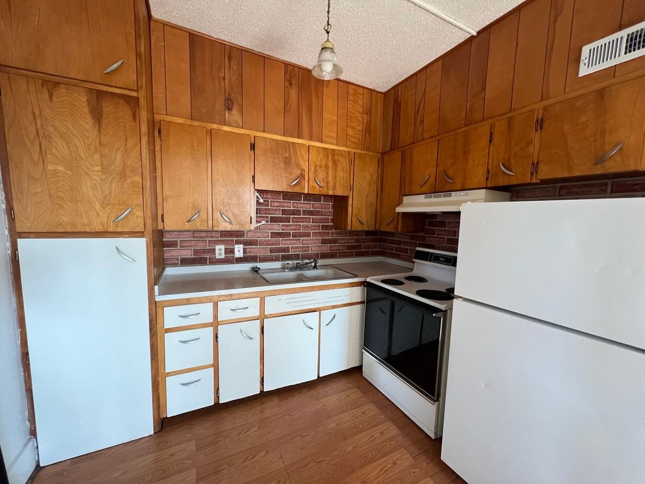 1127 4th Ave North - Photo 3 of 6