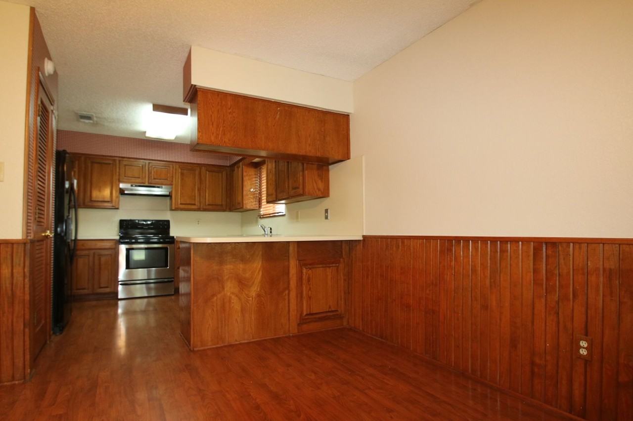 420 Birchwood Ln - Photo 7 of 33