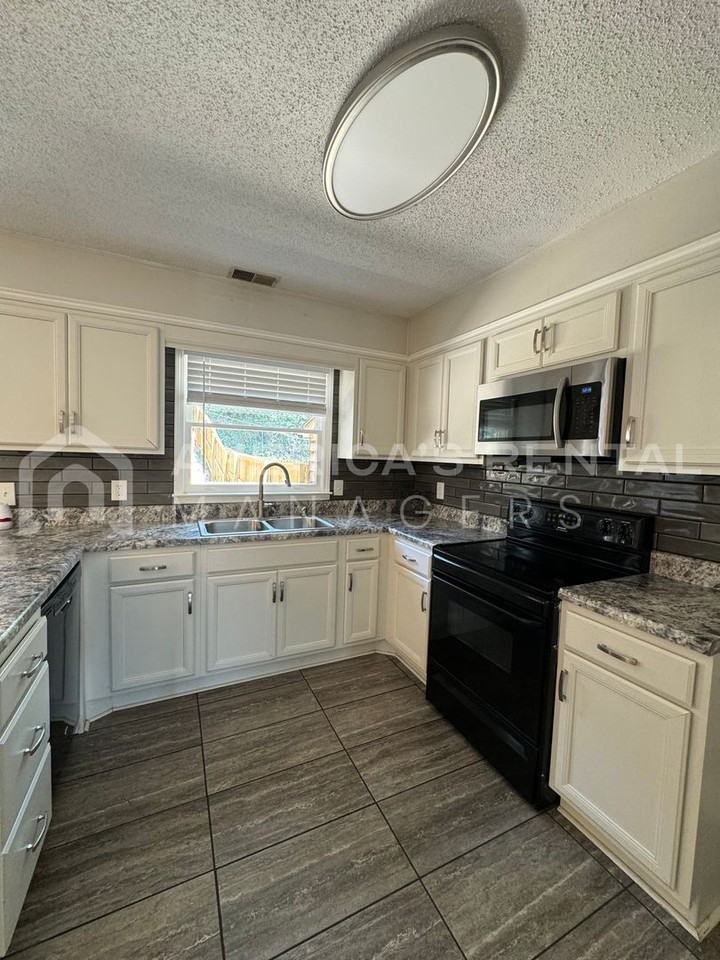 769 Cahaba Manor Trail - Photo 4 of 11