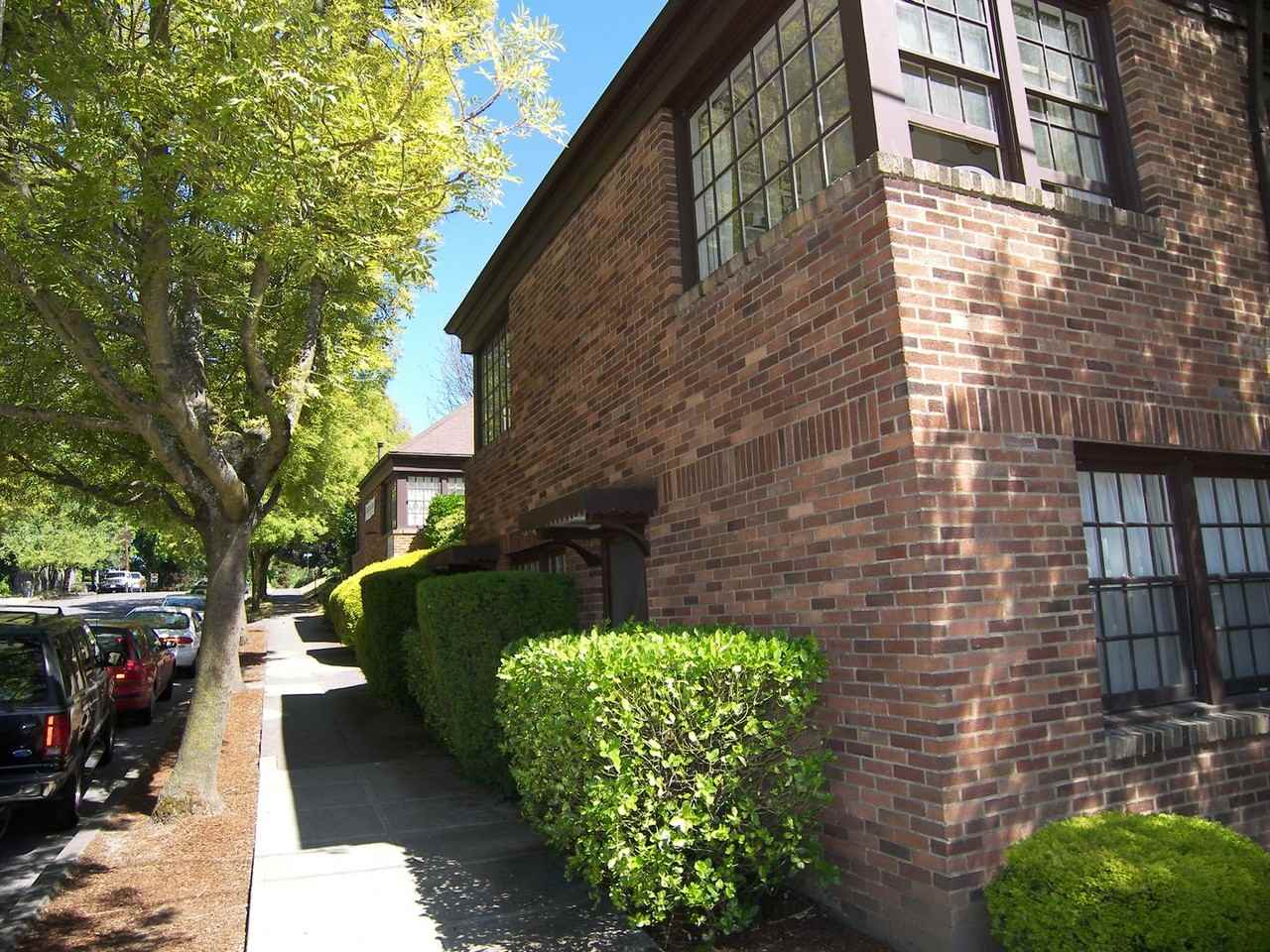 Laurelhurst Manor - Photo 2 of 2