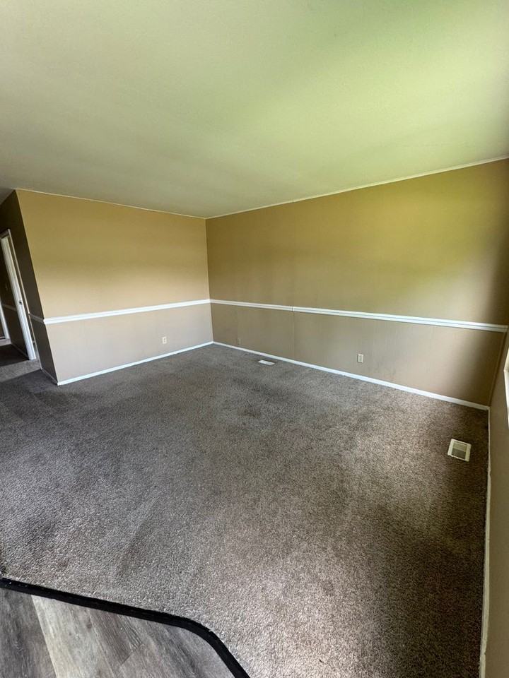 5614 Mcclellan St - Photo 2 of 8