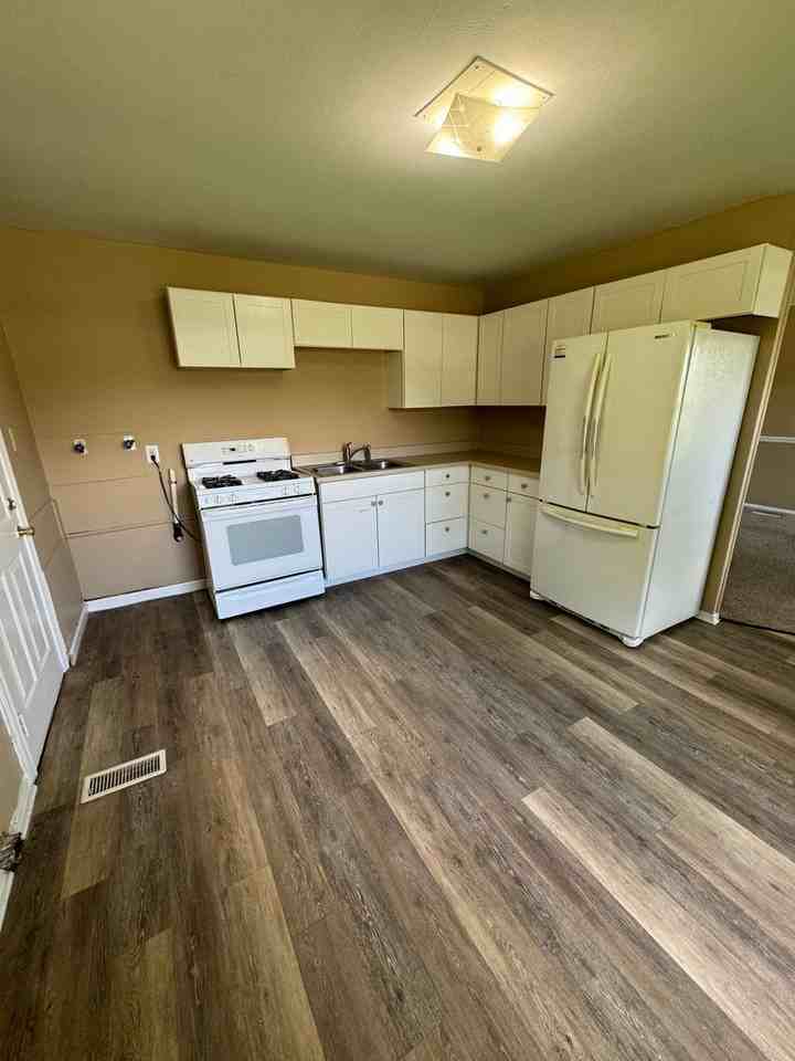 5614 Mcclellan St - Photo 3 of 8