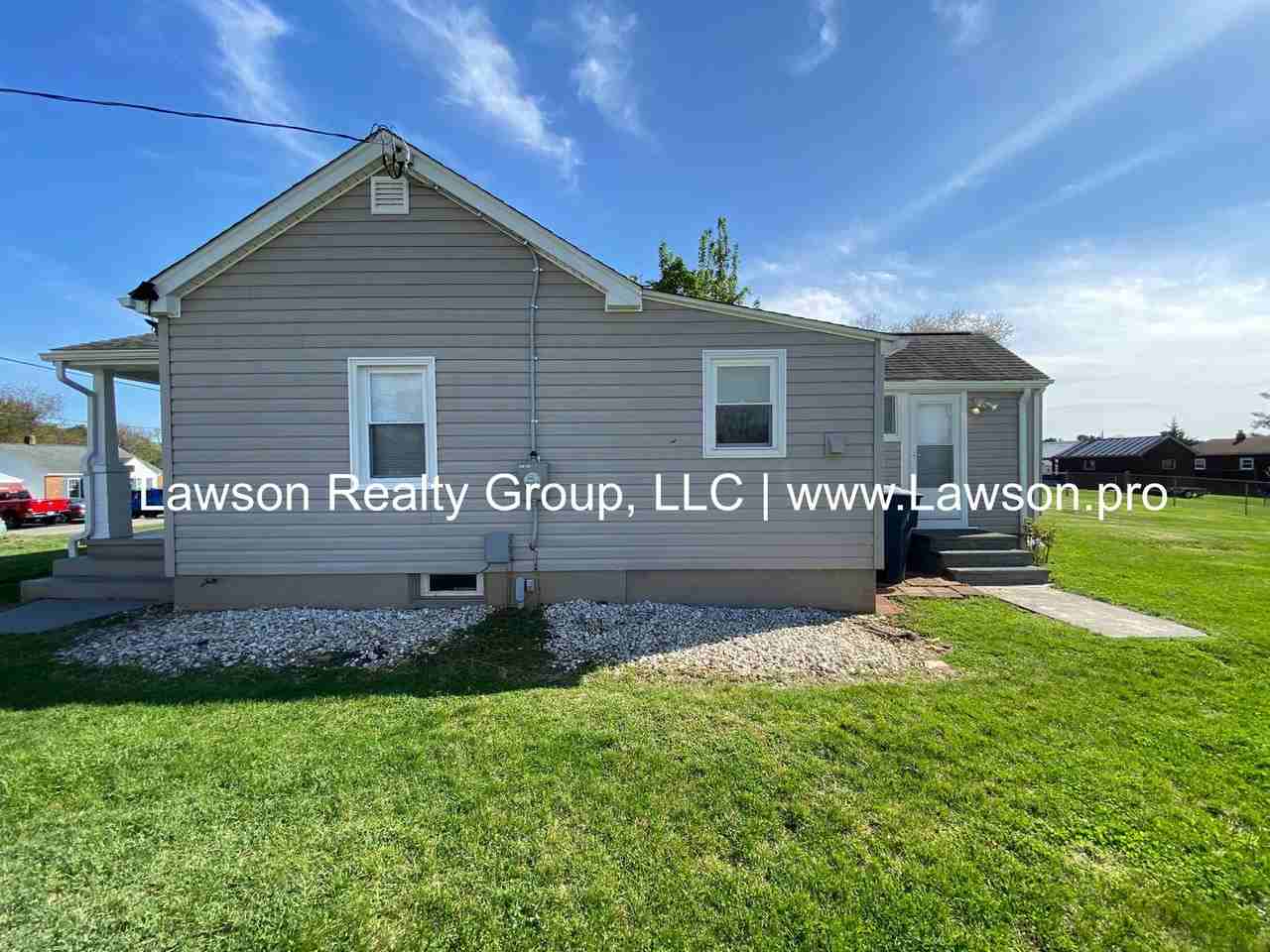 4420 Palmer Ave Ne - Photo 2 of 33