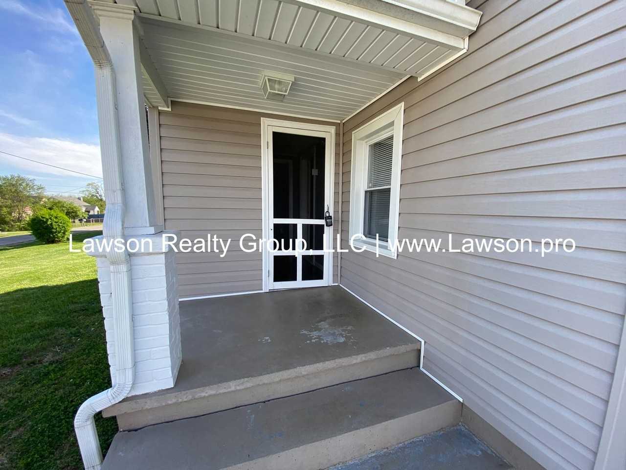 4420 Palmer Ave Ne - Photo 3 of 33