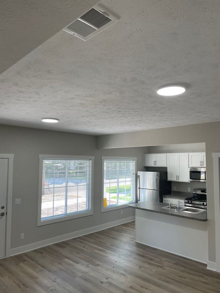 392 Merrill Ave - Photo 3 of 14