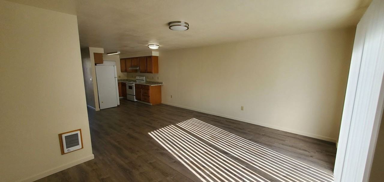 Maple Ct - Photo 2 of 28