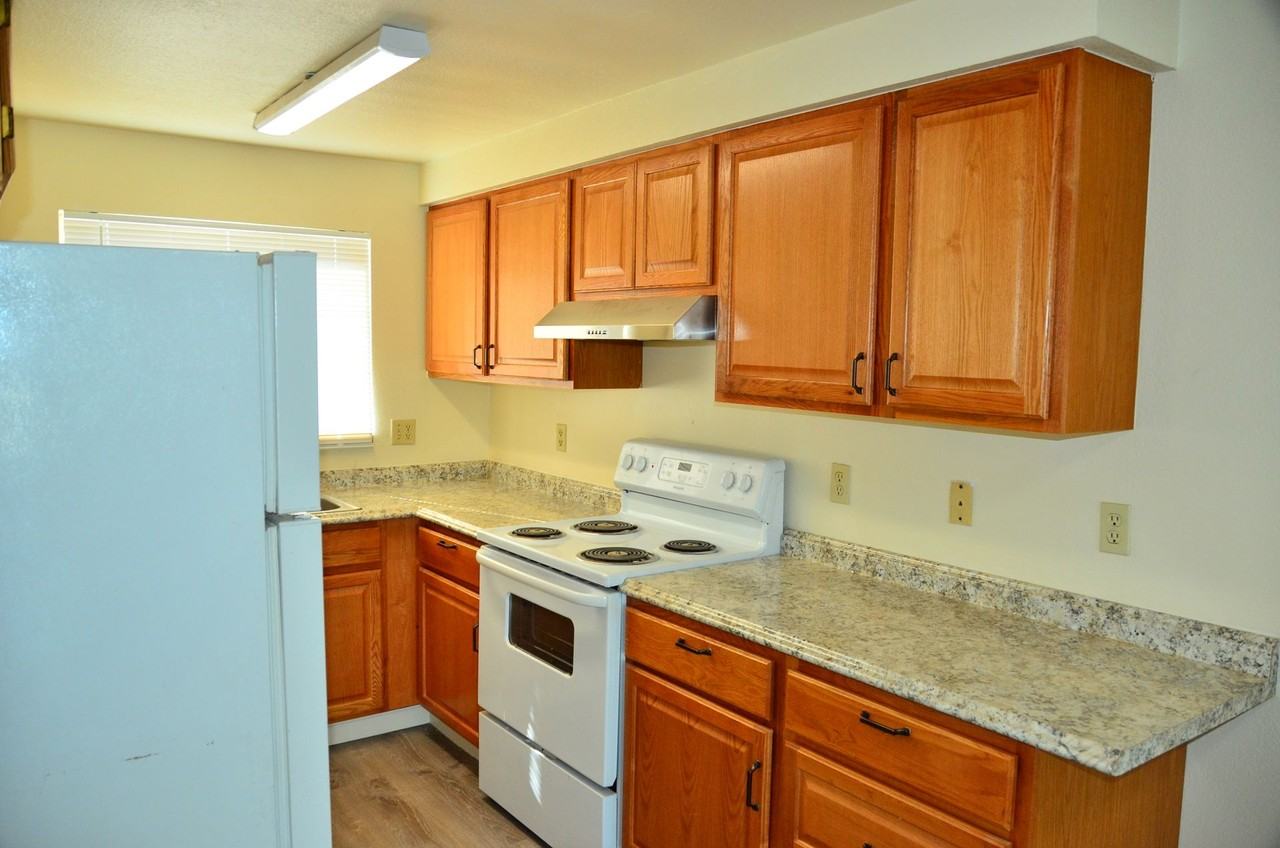 Maple Ct - Photo 5 of 28