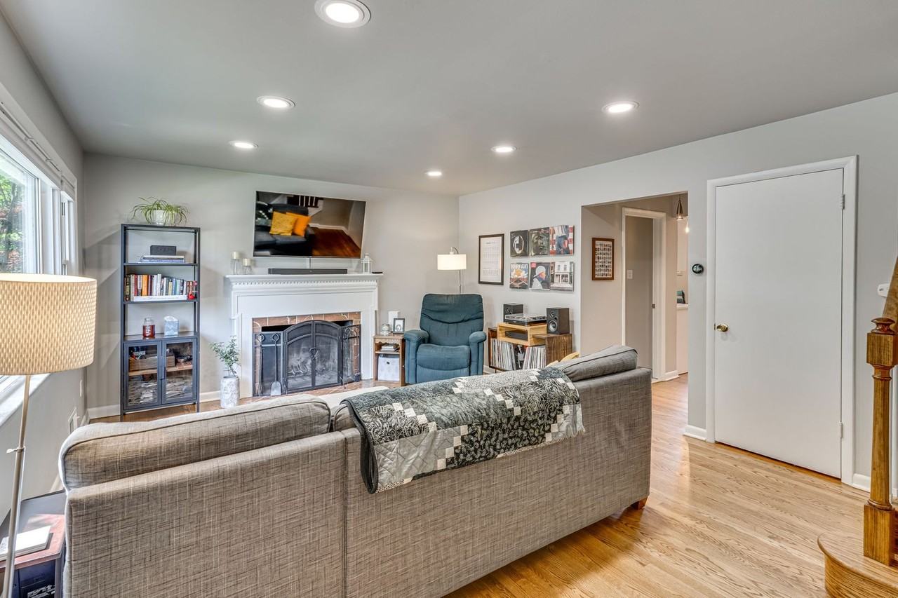 3 Groves Ave - Photo 3 of 36