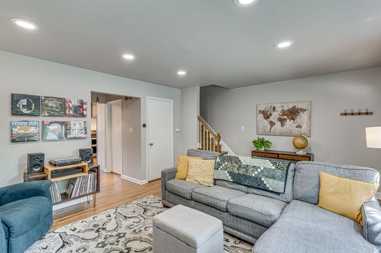 3 Groves Ave - Photo 5 of 36