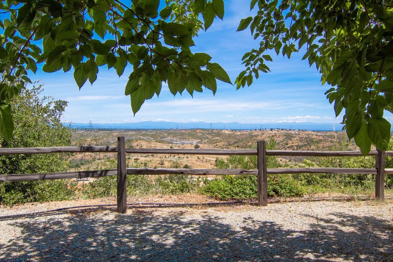 16177 Laurie Ann Ln - Photo 2 of 47