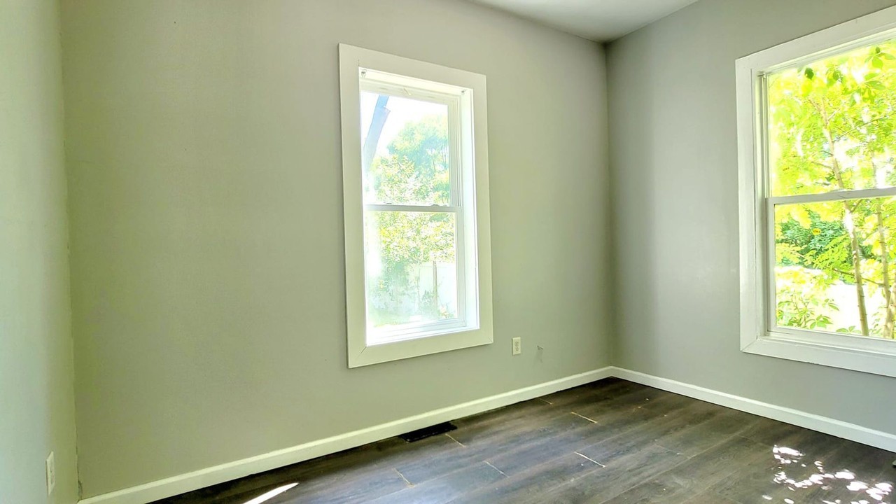 1212 E Madison St - Photo 6 of 17