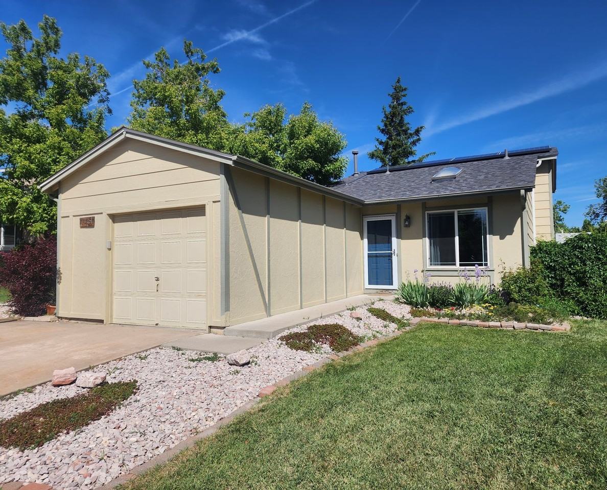 17461 E Union Dr - Photo 2 of 47