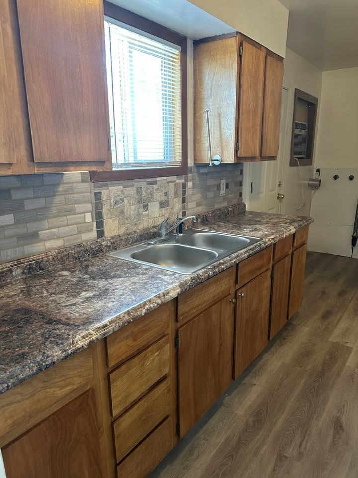 812 Lindberg Ln - Photo 4 of 10
