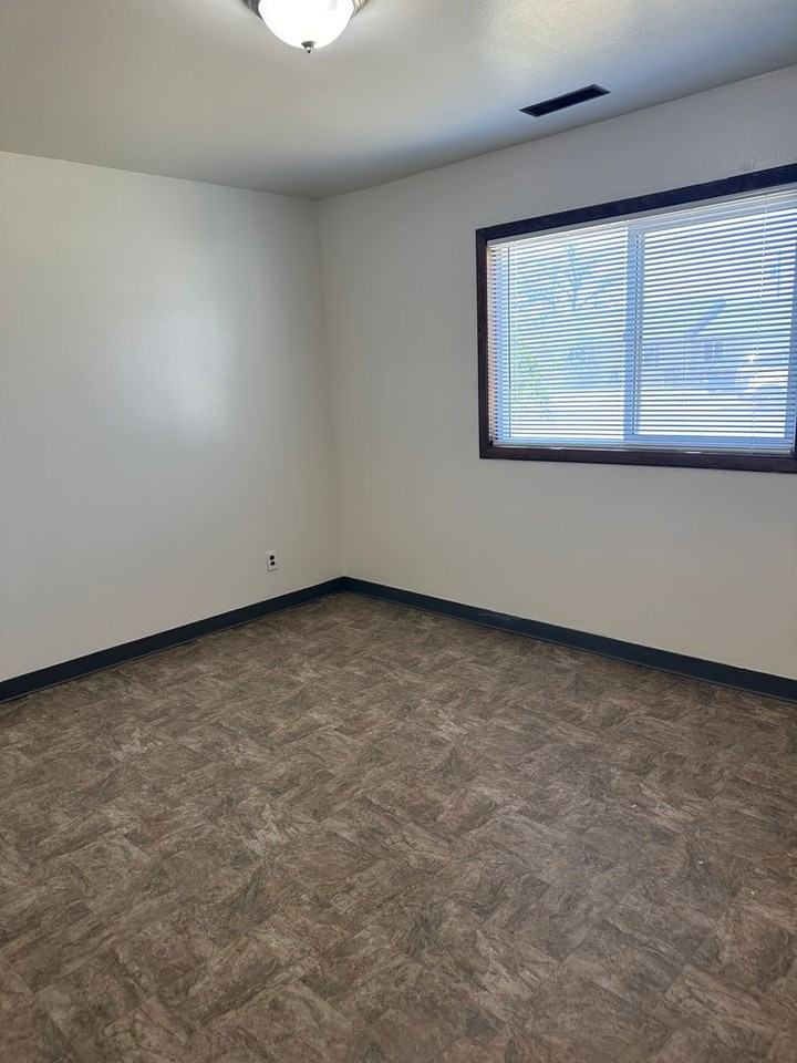 812 Lindberg Ln - Photo 5 of 10