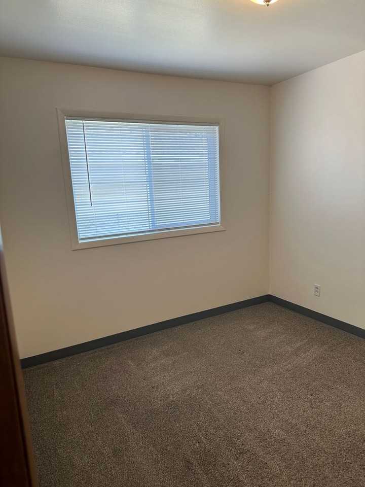 812 Lindberg Ln - Photo 6 of 10
