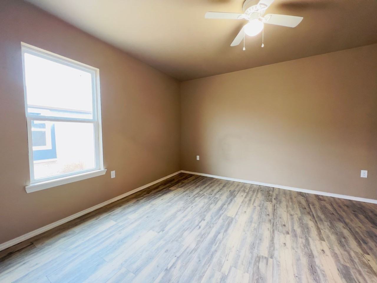 2201 E Main St - Photo 5 of 9