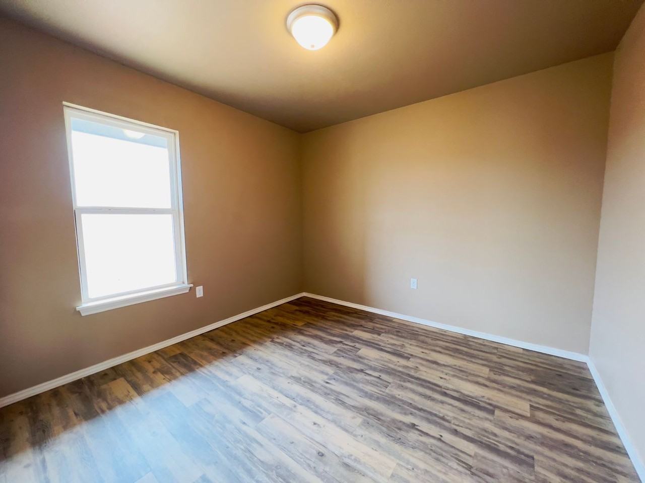 2201 E Main St - Photo 7 of 9