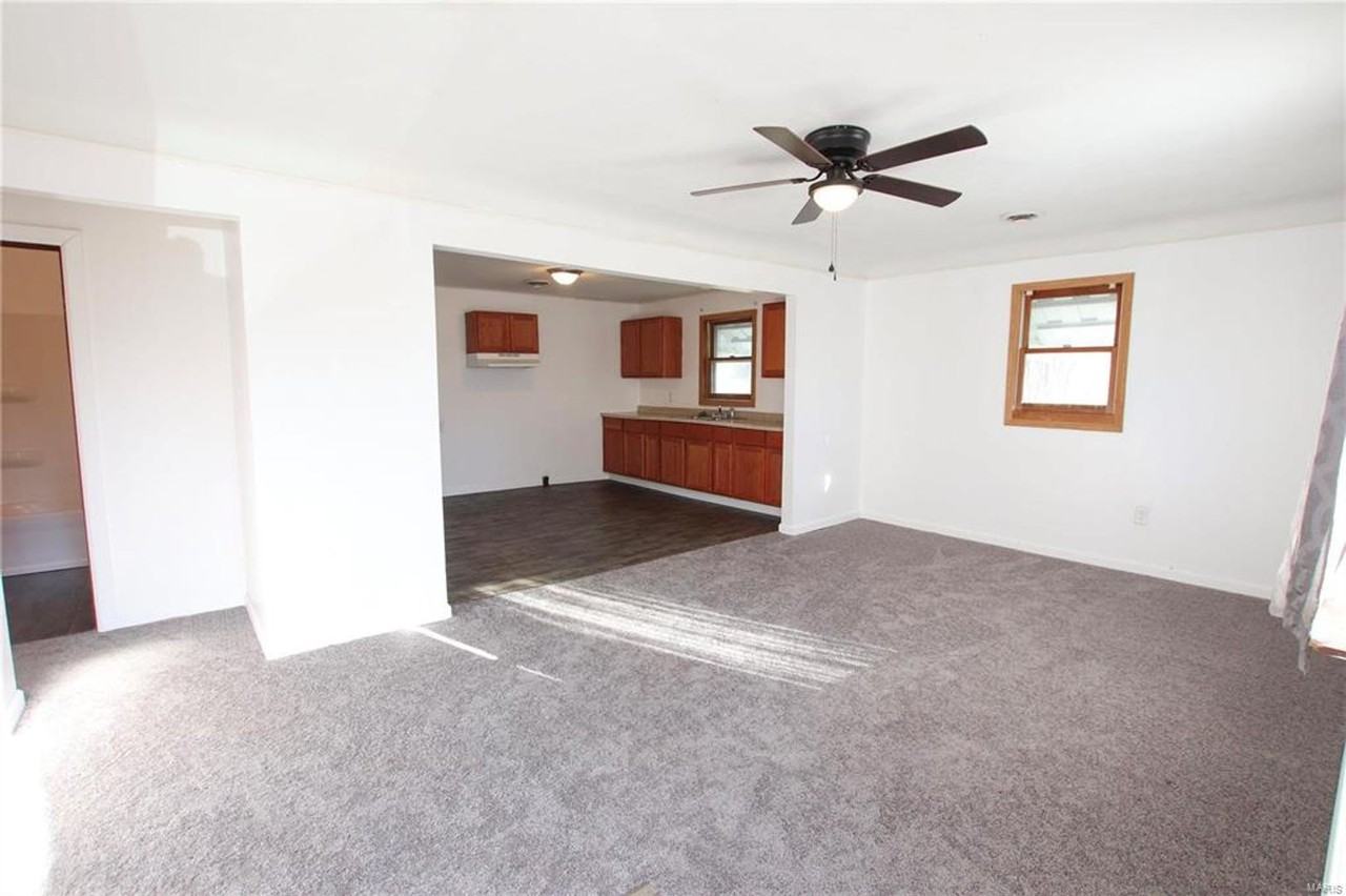 205 Debbie Ln - Photo 2 of 11