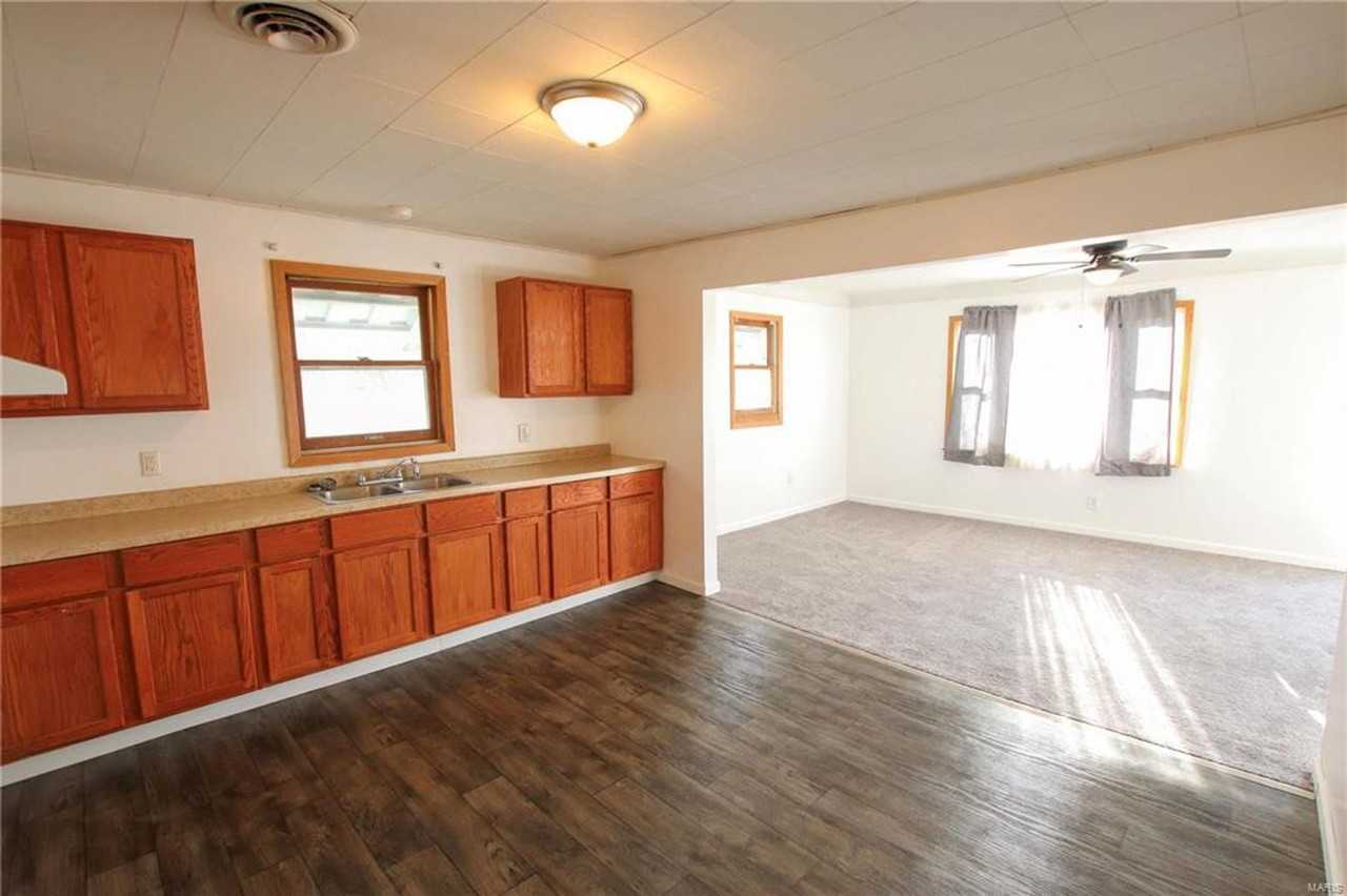 205 Debbie Ln - Photo 4 of 11