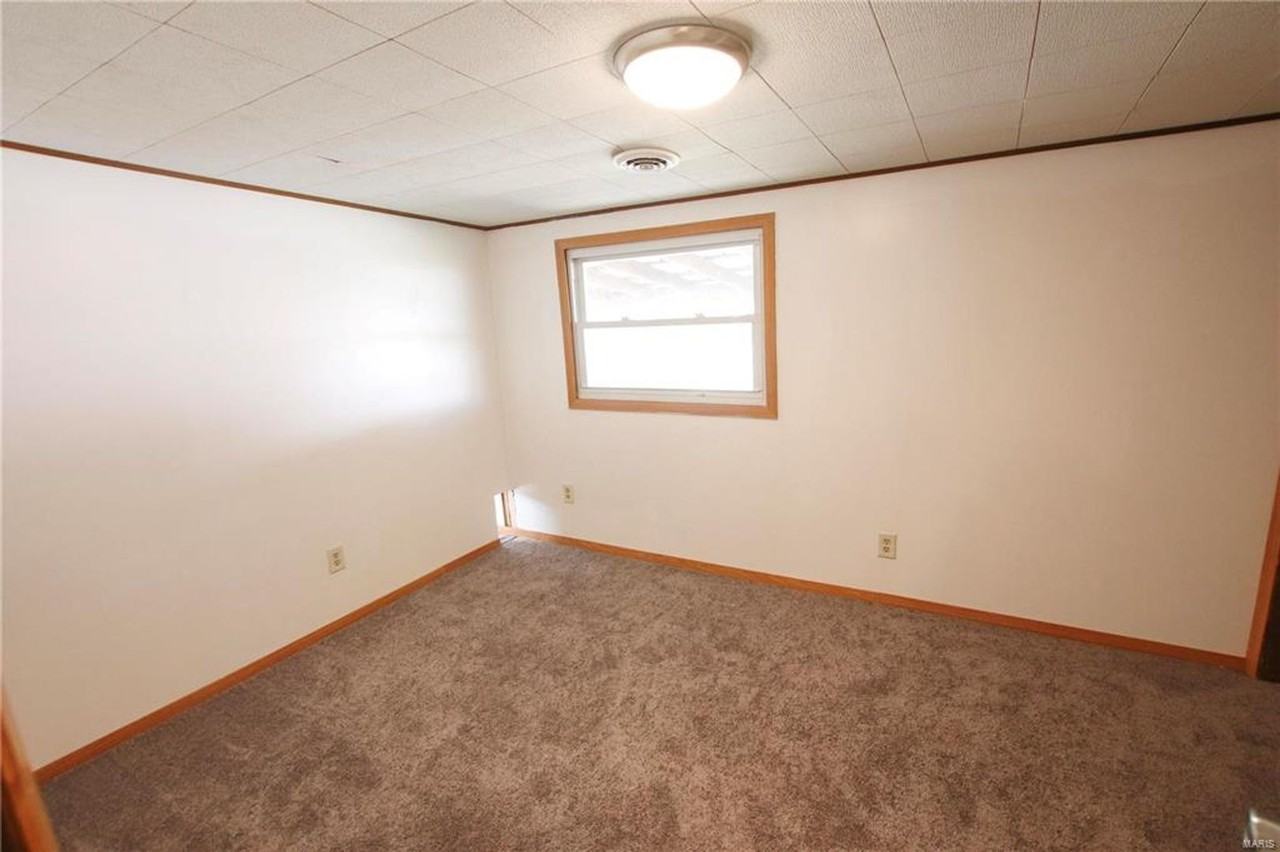 205 Debbie Ln - Photo 6 of 11