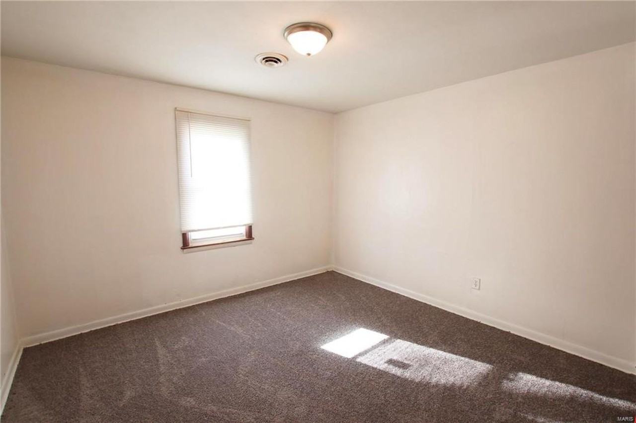 205 Debbie Ln - Photo 7 of 11