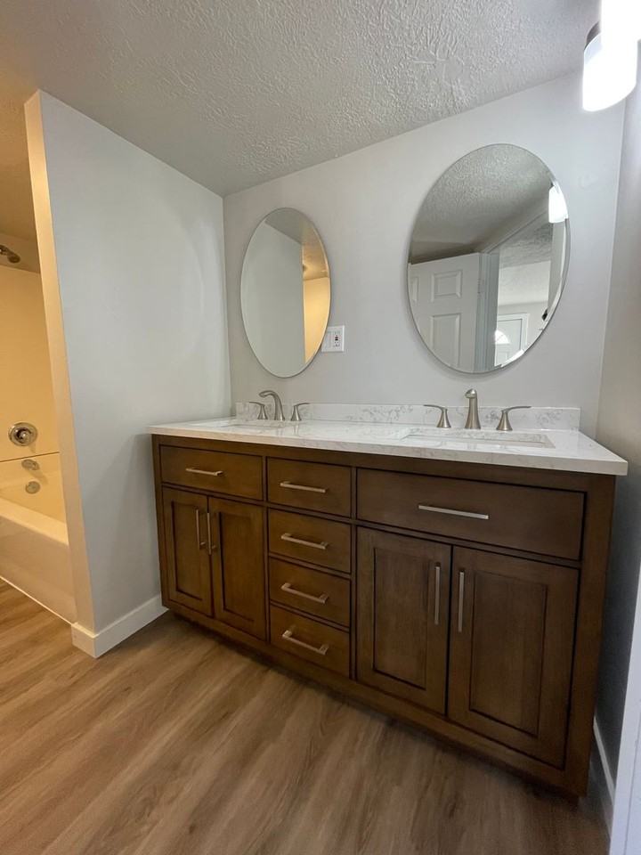 1378 W. Gentile Street - Photo 3 of 9