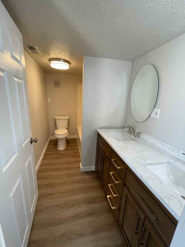 1378 W Gentile St Frnt - Photo 6 of 10