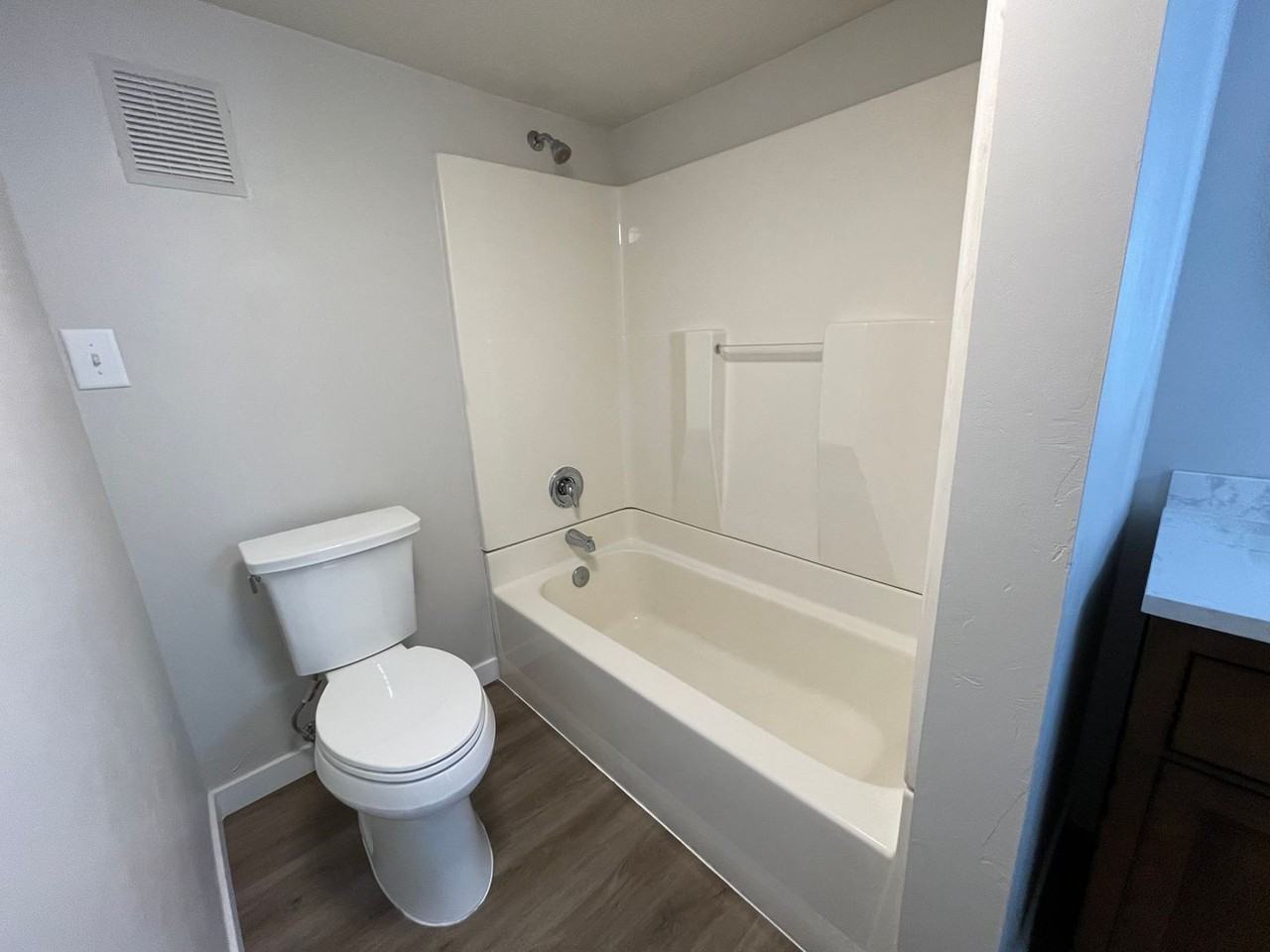 1378 W Gentile St Frnt - Photo 7 of 10
