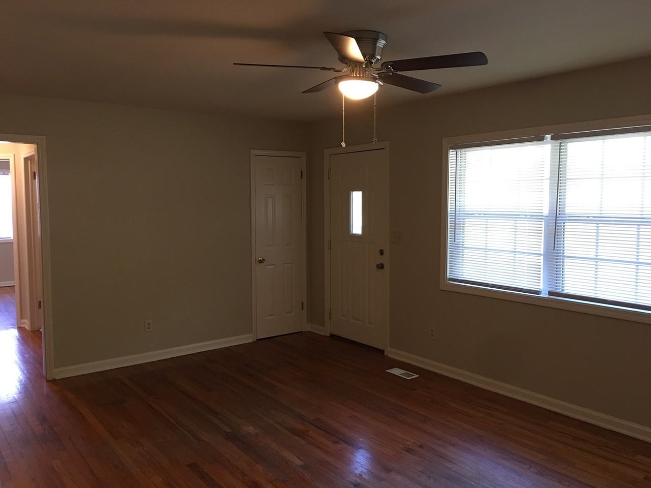 318 Alfred Ave Se - Photo 7 of 30