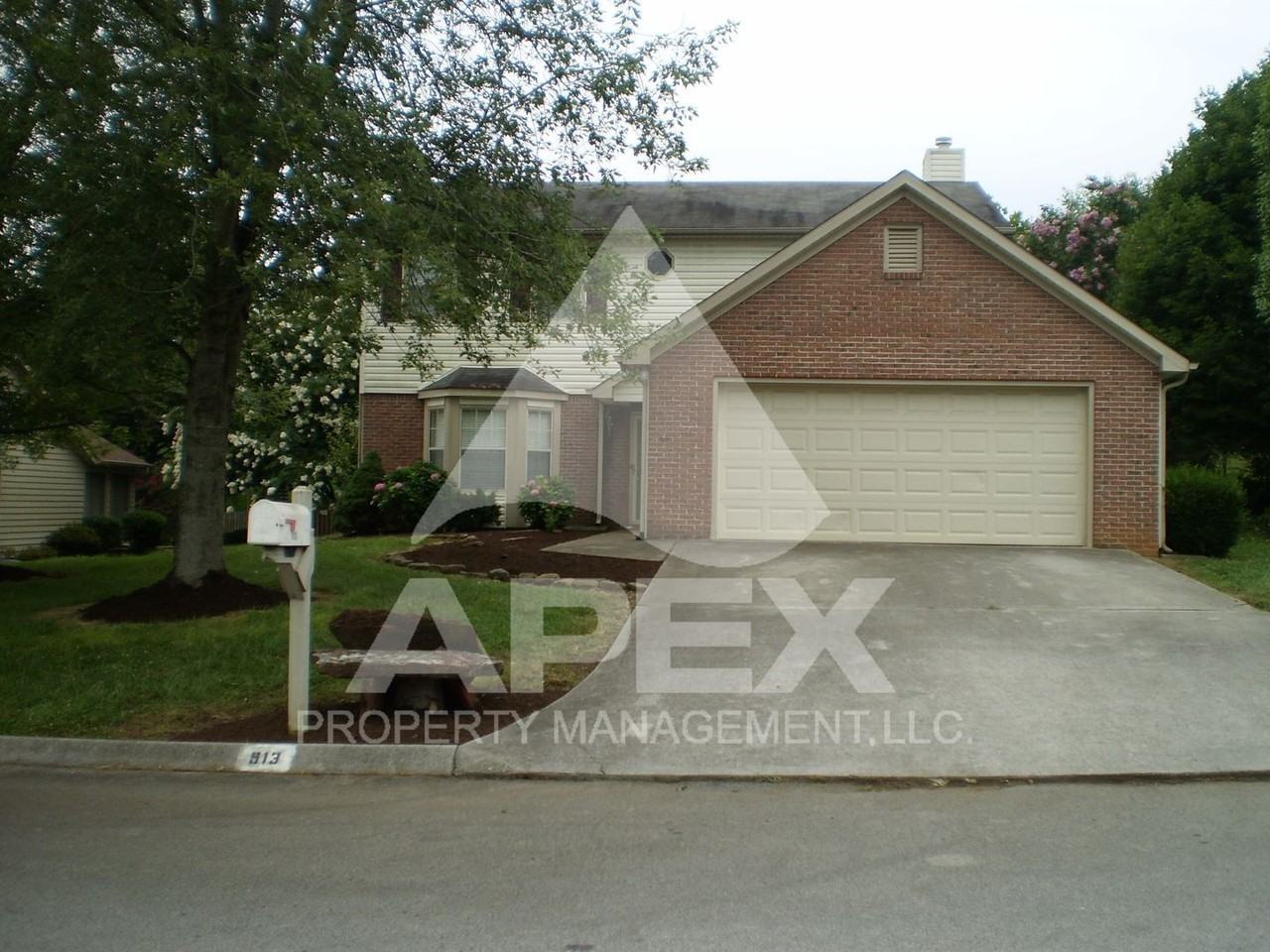 913 Oak Haven Rd - Photo 3 of 32