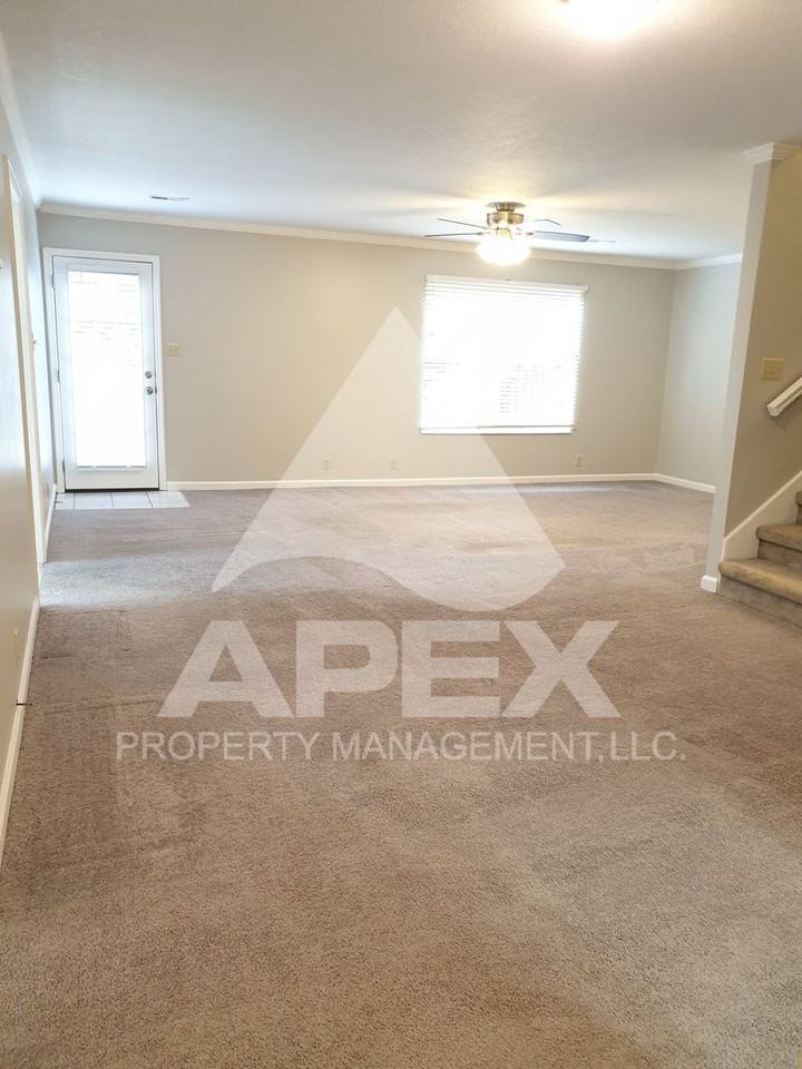 913 Oak Haven Rd - Photo 6 of 32