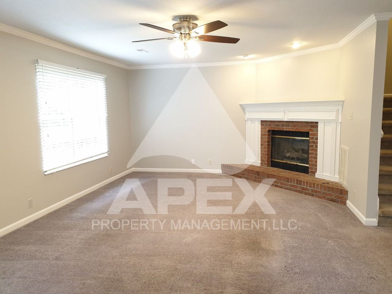 913 Oak Haven Rd - Photo 7 of 32