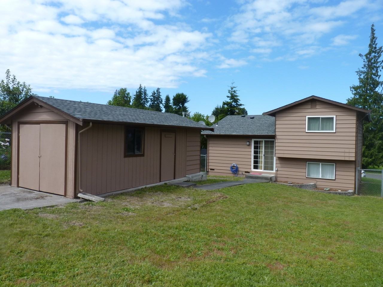 1036 W 13th St - Photo 3 of 21